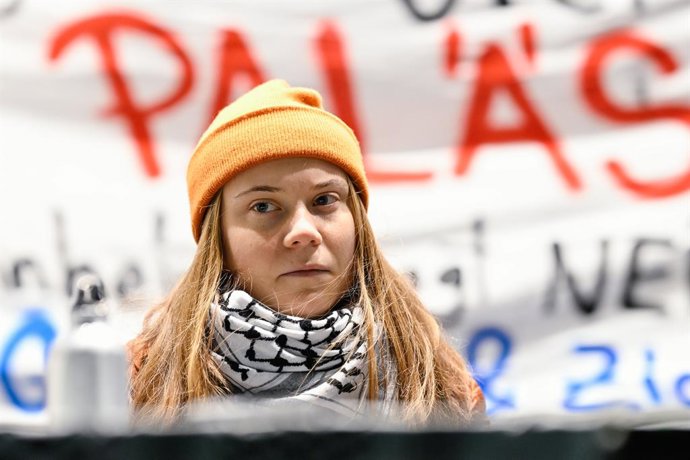 Archivo - 06 December 2024, Baden-Wuerttemberg, Mannheim: Swedish environmental activist Greta Thunberg takes part in a pro-Palestinian demonstration held at the market square. Photo: Uwe Anspach/dpa