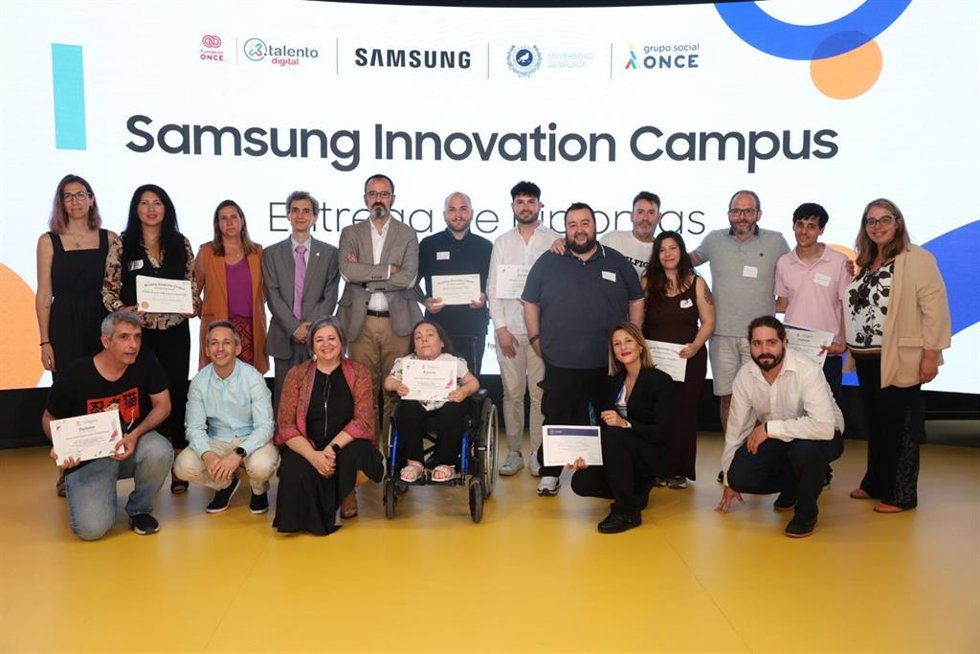 Tras un total de 460 horas de formación a cargo de la UMA, el programa se ha clausurado con la presentación de proyectos y la entrega de diplomas, en un acto celebrado en la sede de 'Por Talento Digital' de Fundación ONCE en Madrid.