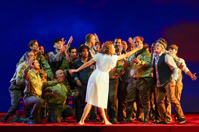 Imágenes del ensayo general de la obra 'Carmen' de Bizet, este lunes 9 de junio en el Teatro Maestranza.