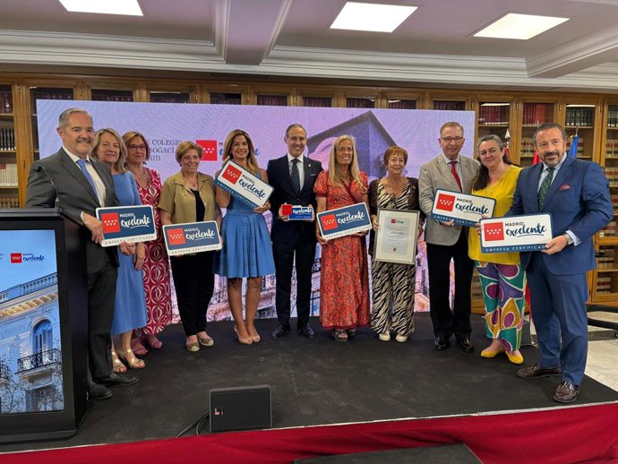 La consejera de Economía, Hacienda y Empleo de la Comunidad de Madrid, Rocío Albert, ha entregado hoy el sello Madrid Excelente al Ilustre Colegio de la Abogacía de Madrid (ICAM), como reconocimiento a su prestigio y labor social