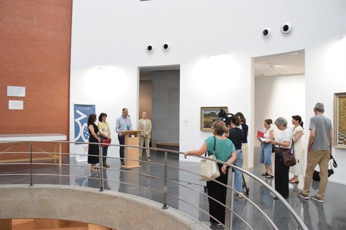 El secretario general de Cultura, Francisco Palomino, presenta la programación de los museos de Badajoz en verano.