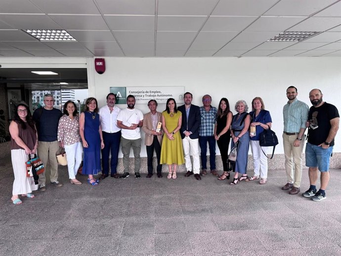 Gálvez (centro), con el resto de miembros de la Comisión Provincial de Prevención de Riesgos Laborales.