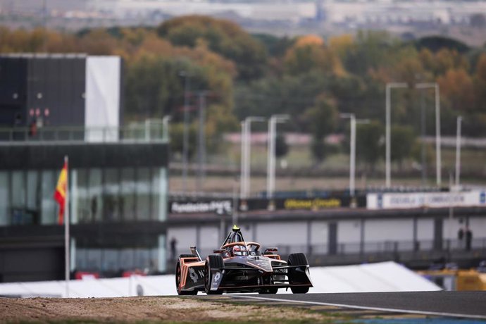 Archivo - El piloto británico Taylor Barnard (NEOM McLaren Formula E Team) en los test en el Circuito de Madrid Jarama-RACE del pasado noviembre.