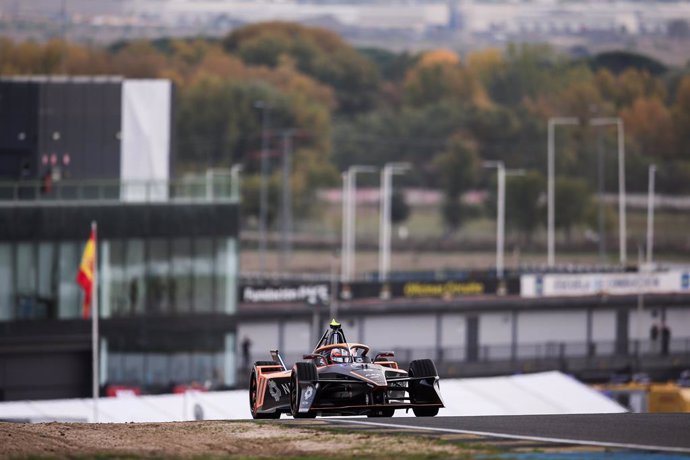 Archivo - 05 BARNARD Taylor (gbr), NEOM McLaren Formula E Team, Nissan e-4ORCE 05, action during the pre-season testing of the 2024-25 ABB FIA Formula E World Championship, on the Circuit del Jarama from November 5 to 8, 2024 in San Sebastián de los Reyes