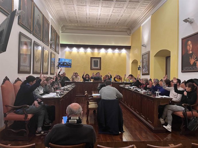 Archivo - Pleno del Ayuntamiento de Manacor.