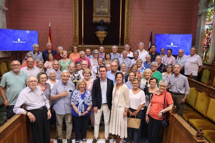 Una cuarentena de representantes de personas mayores se reúnen con el presidente del Consell de Mallorca, Llorenç Galmés, en uno de los encuentros 'De tu a tu'