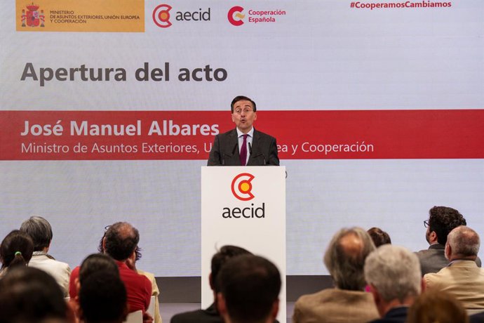 El ministro de Asuntos Exteriores, Unión Europea y Cooperación, José Manuel Albares, ha sido el maestro de ceremonias de la puesta de largo de la nueva imagen de la Agencia Española de Cooperación Internacional para el Desarrollo (AECID)