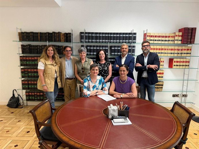 CEAV y Valorian firman el acuerdo para una subida salarial del 3% en las agencias de viajes en 2025.