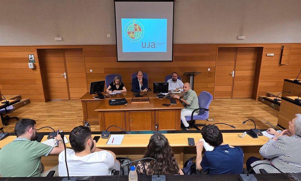 Presentación de la Casa del Estudiante al Ceuja.