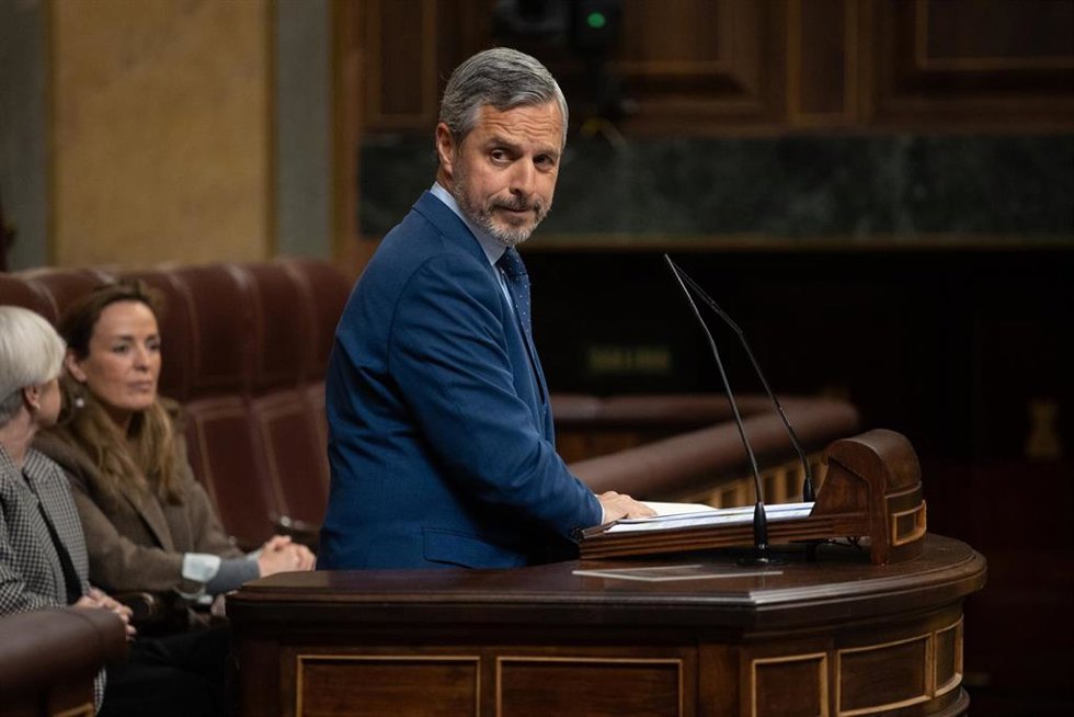 Archivo - El diputado del PP Juan Bravo interviene durante una sesión plenaria, en el Congreso de los Diputados, a 8 de mayo de 2025, en Madrid (España). 