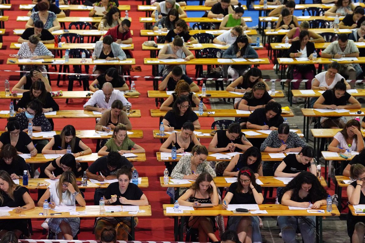 La OPE ampliada del Sergas para 2025 incluirá un millar de plazas de enfermería y más de 1.100 de auxiliares