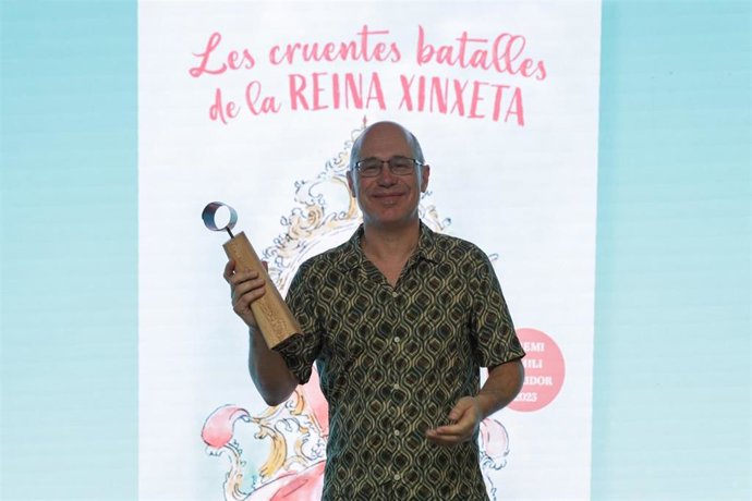 El escritor Quim Crusellas con el premio