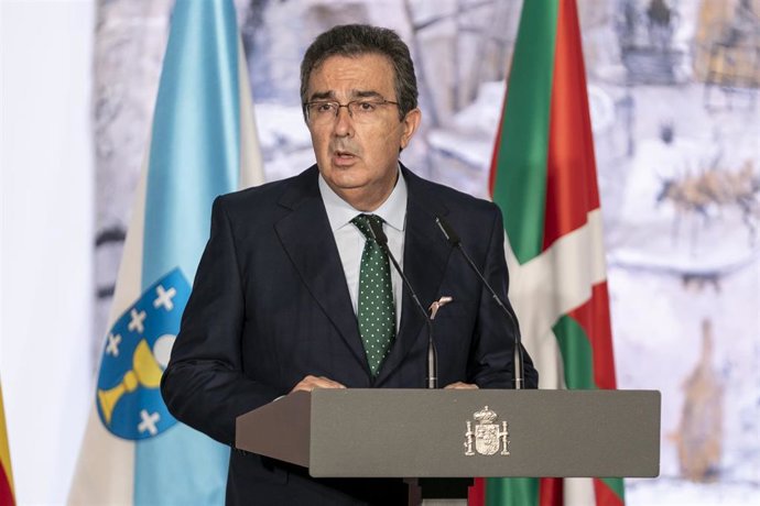 Archivo - Arquivo - O vicepresidente segundo da Fundación Amancio Ortega, José Arnau, intervén no acto de firma do convenio coa Fundación Amancio Ortega, a 19 de outubro de 2021, en Madrid, (España). Con esta firma ponse en marcha un Plan de colabora