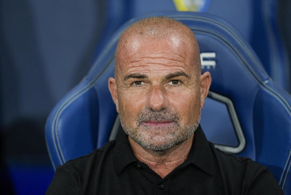 Archivo - Paco López, durante su etapa como entrenador del Cádiz CF.