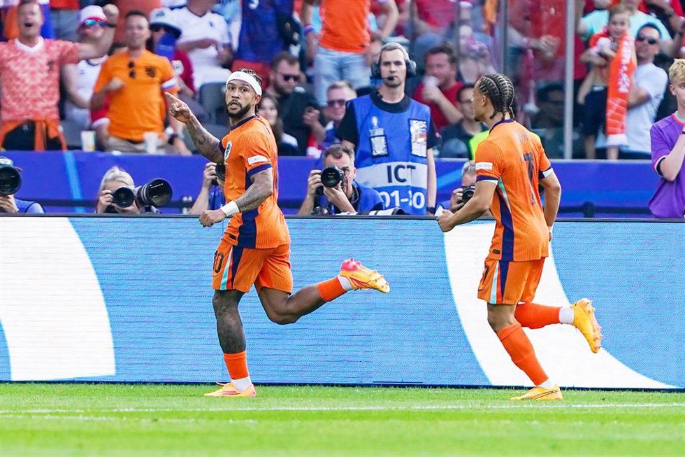 Archivo - Memphis Depay celebra un gol con la selección neerlandesa.