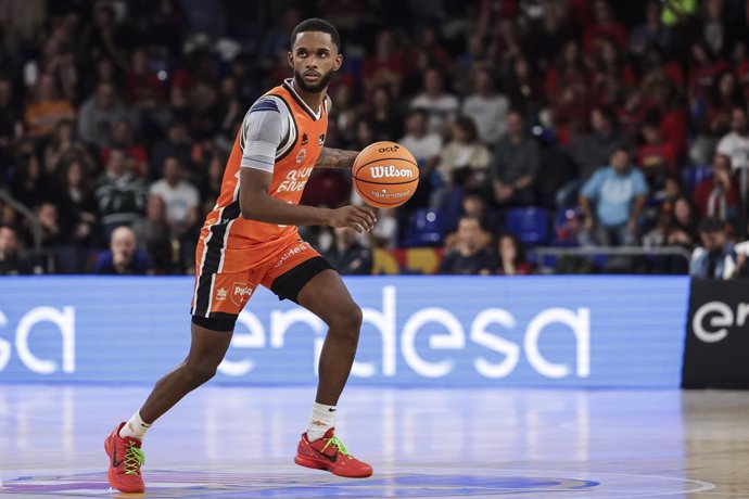 Archivo - Jean Montero of Valencia Basket in action during the Liga Endesa ACB, match played between FC Barcelona and Valencia Basket at Palau Blaugrana on November 17, 2024 in Barcelona, Spain.