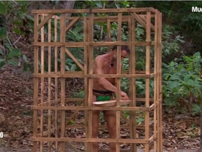 Alvaro Muñoz Escassi protagoniza un momento muy emotivo en 'Supervivientes' junto a su hijo Álvaro y lara Dibildos