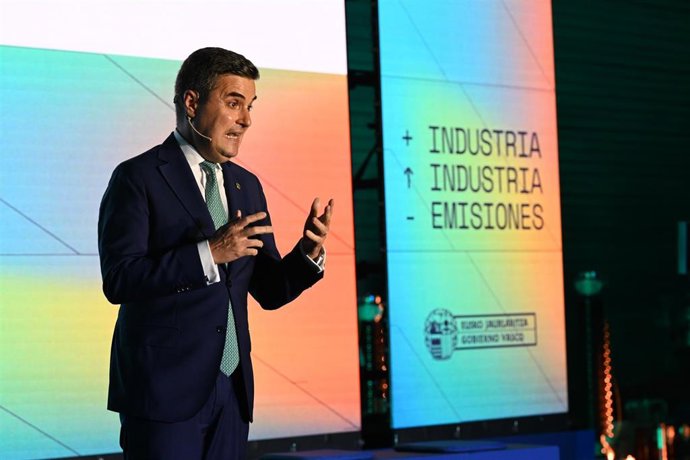 El consejero de Industria, Transición Energética y Sostenibilidad, Mikel Jauregi, presenta el Plan de Industria Euskadi 20230