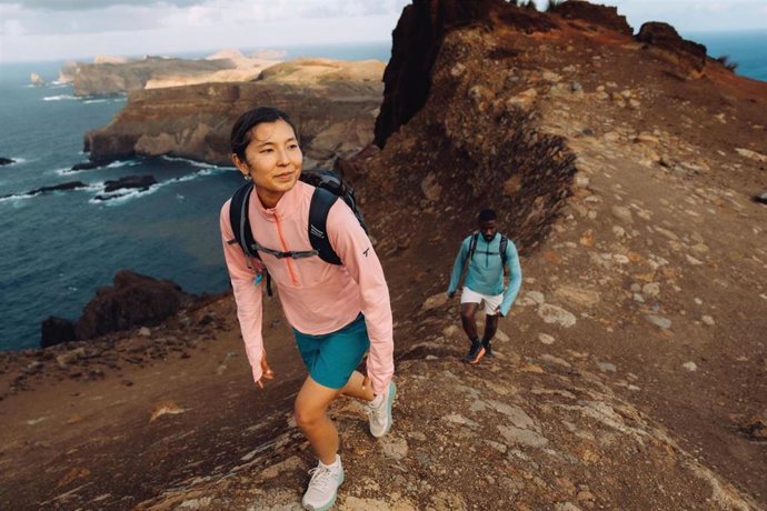 Columbia presenta la colección 'Hike Cool', que regula la temperatura para hacer senderismo en verano.