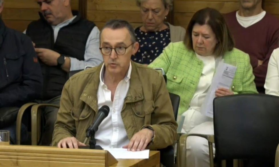 El presidente del Comité de Empresa de Duro Felguera, Ángel Martínez, interviene en el Pleno Municipal de Gijón.