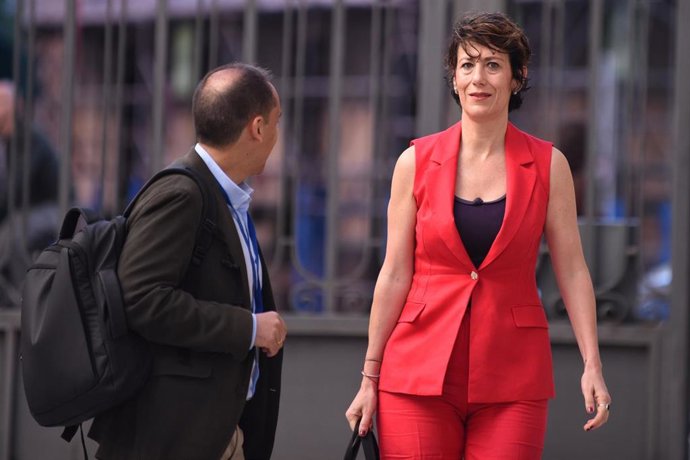 La ministra de Inclusión, Seguridad Social y Migraciones de España, Elma Saiz, en el Congreso de los Diputados, a 21 de mayo de 2025, en Madrid (España). 