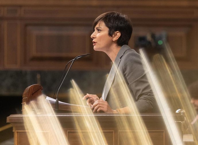Archivo - La ministra de Vivienda, Isabel Rodríguez, interviene durante una sesión plenaria en el Congreso de los Diputados, a 12 de febrero de 2025, en Madrid (España). 