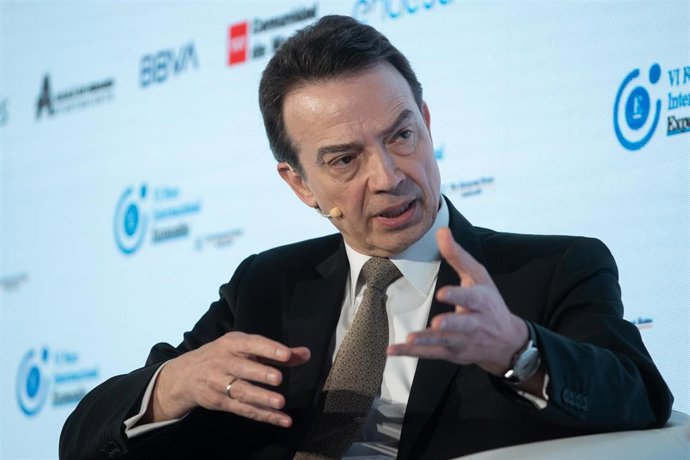 El CEO de Enagás, Arturo Gonzalo Aizpiri, interviene durante la segunda jornada del VI Foro Internacional Expansión, en el Parador de Alcalá de Henares, a 22 de mayo de 2025, en Alcalá de Henares, Madrid (España). El foro, organizado por el diario económi