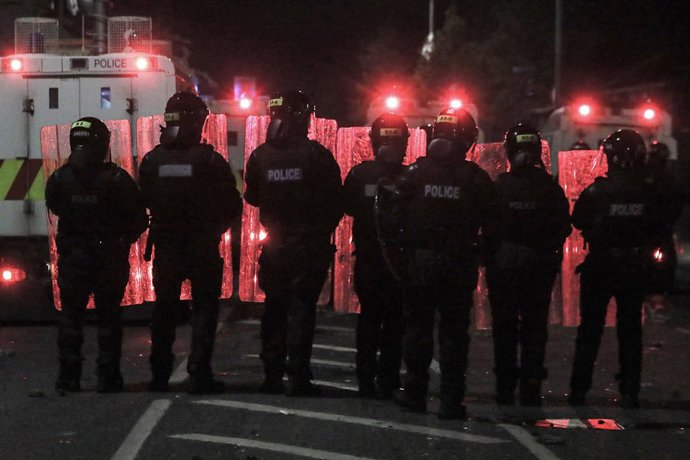Archivo - Arquivo - Imagem de arquivo da polícia de choque na Irlanda do Norte.