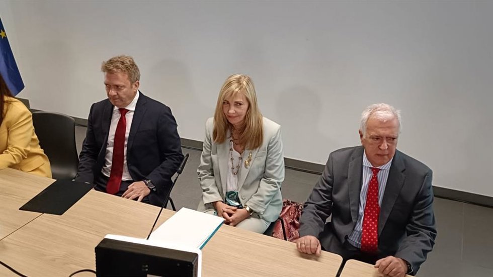 La presidenta del TS y del CGPJ, Isabel Perelló (c), durante un acto en Alicante