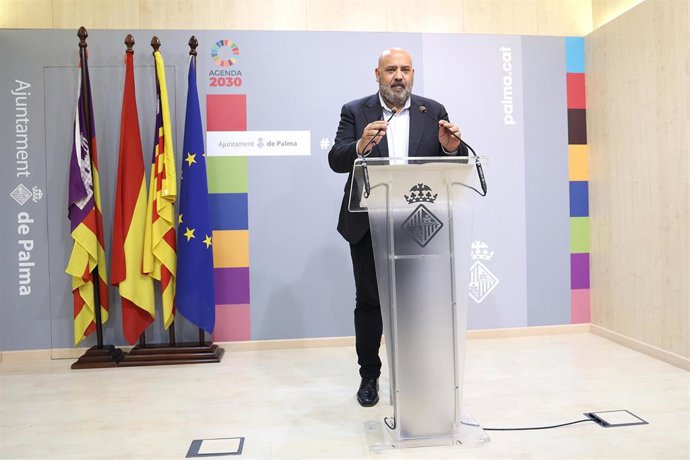 Archivo - El alcalde de Palma, Jaime Martínez, interviene durante una rueda de prensa.
