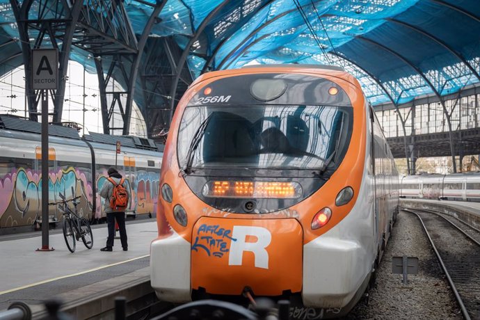 Archivo - Imatge de recurs d'un tren a l'estació de França