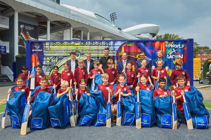 England legend Sir Jimmy Anderson joins students and key stakeholders from DP World, the ICC, and MCC Foundation at Lord’s Cricket Ground to celebrate the launch of the Beyond Boundaries Initiative in the UK.