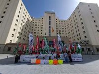 Sindicatos y Marea Blanca protestan ante el Hospital Virgen de las Nieves de Granada contra la "falta de contrataciones"