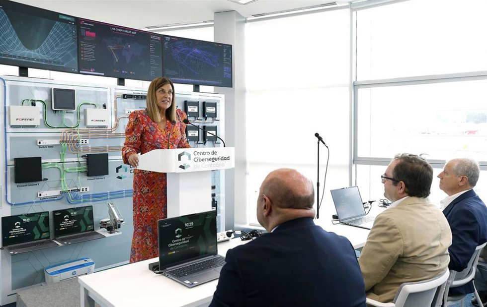 La presidenta de Cantabria, María José Sáenz de Buruaga, inaugura el Centro de Ciberseguridad de Cantabria (C3)