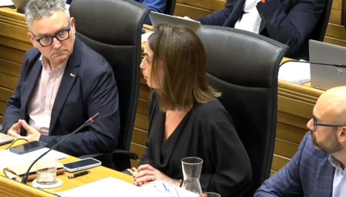 La concejala de Hacienda, María Mitre, interviene en el Pleno Municipal de Gijón.