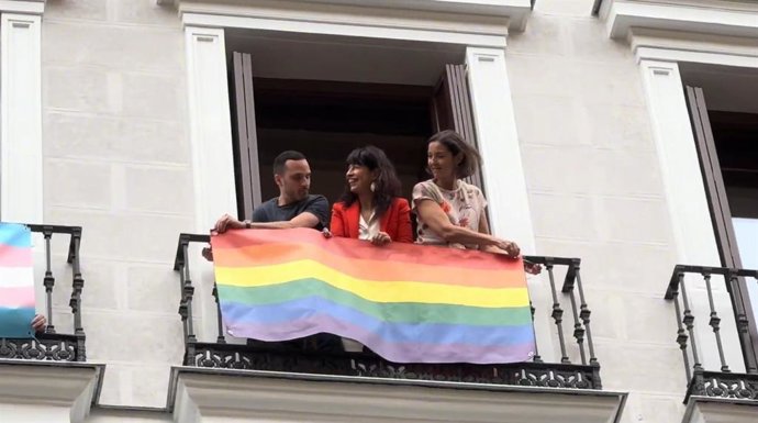 La ministra de Igualdad, Ana Redondo, la portavoz del PSOE en el Ayuntamiento de Madrid, Reyes Maroto, y el edil socialista Antonio Giraldo