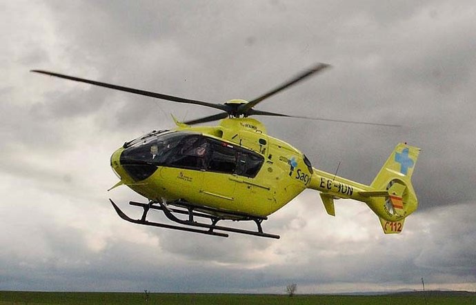 Archivo - Imagen de archivo de un helicóptero sanitario