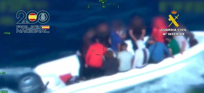 Imagen de la embarcación captada durante el operativo.