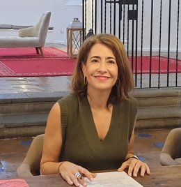 La presidenta de Paradores de Turismo, Raquel Sánchez, en la firma del acuerdo de colaboración con el Festival de Mérida