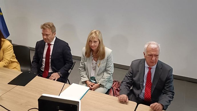 La presidenta del TS i del CGPJ, Isabel Perelló (c), durant un acte a Alacant