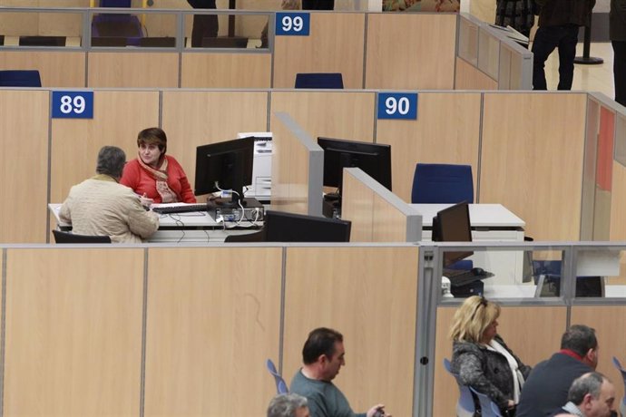 Archivo - (Foto De ARCHIVO) Hacienda, Agencia Tributaria, AEAT, Declaración De La Renta, Contribuyente, IRPF, Impuestos, Impuesto, Funcionarios, Funcionario    EUROPA PRESS 07/4/2016