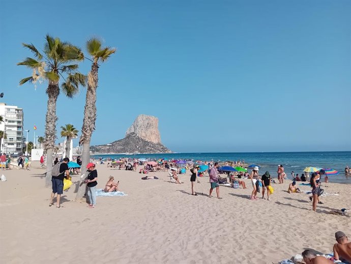 Estimar Hotels refuerza su compromiso con el turismo responsable en una jornada de limpieza de playas en Calpe