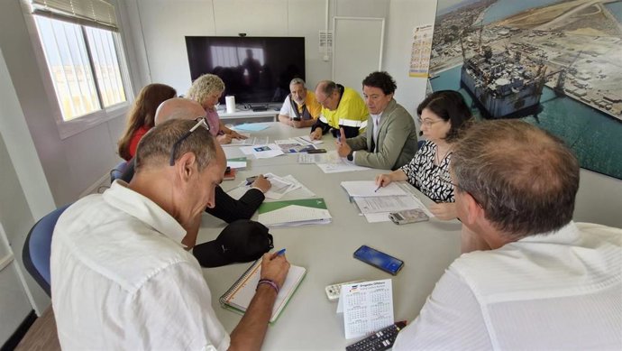 El delegado territorial de Empleo, Empresa y Trabajo Autónomo de la Junta de Andalucía en Cádiz, Daniel Sánchez Román, en un encuentro con responsables de Dragados Offshore.