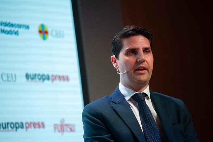 El consejero de Educación, Ciencia y Universidades de la Comunidad de Madrid, Emilio Viciana, durante un Desayuno Madrid organizado por Europa Press, en el Auditorio Meeting Place, a 26 de mayo de 2025, en Madrid (España).