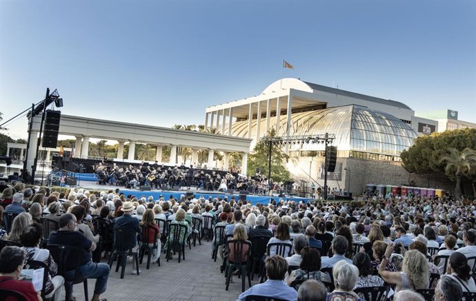 Archivo - Imgen de la Banda Sinfónica Municipal de València., que junto a un sexteto de tango iniciará en los Jardines del Palau de la Música el 28 Festival de Jazz. E Music Valencia