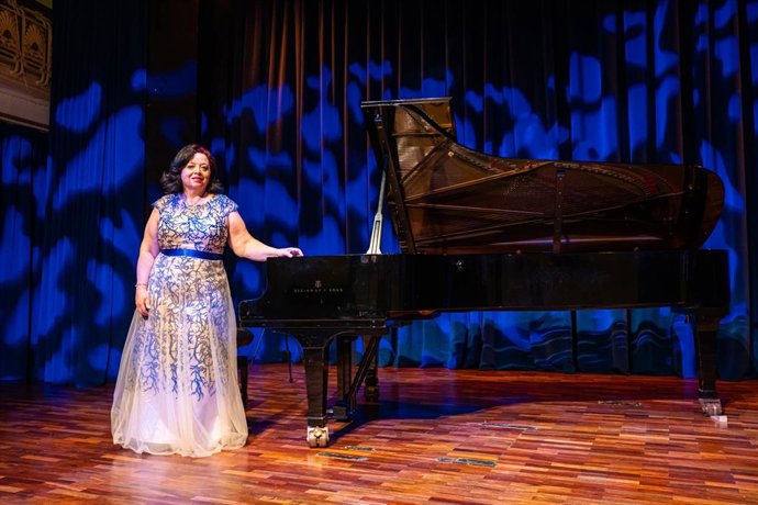 Archivo - La pianista y musicóloga Raquel del Val presenta "La tradición popular en el piano virtuoso" en la Universidad de La Rioja