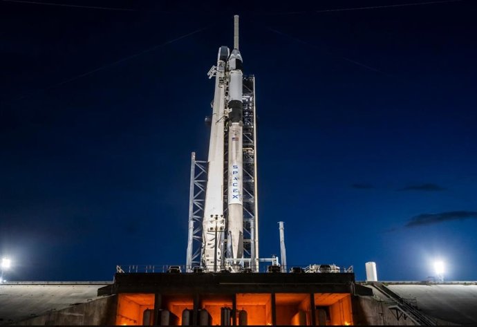 Foguete Falcon 9 com a missão Axiom 4
