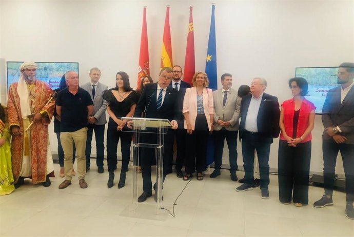 El alcalde de Murcia, José Ballesta, junto al edil Diego Avilés y la cantante Ruth Lorenzo presenta las actividades de la Semana de la Fundación de la Ciudad