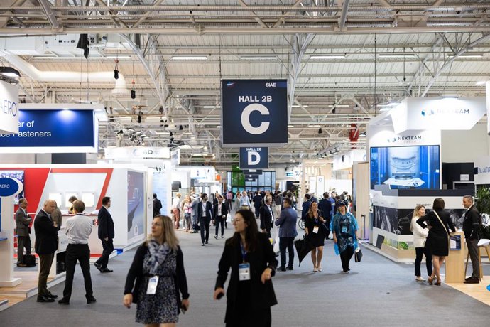 Archivo - Hall 2 del Salón Aeronáutico de París.