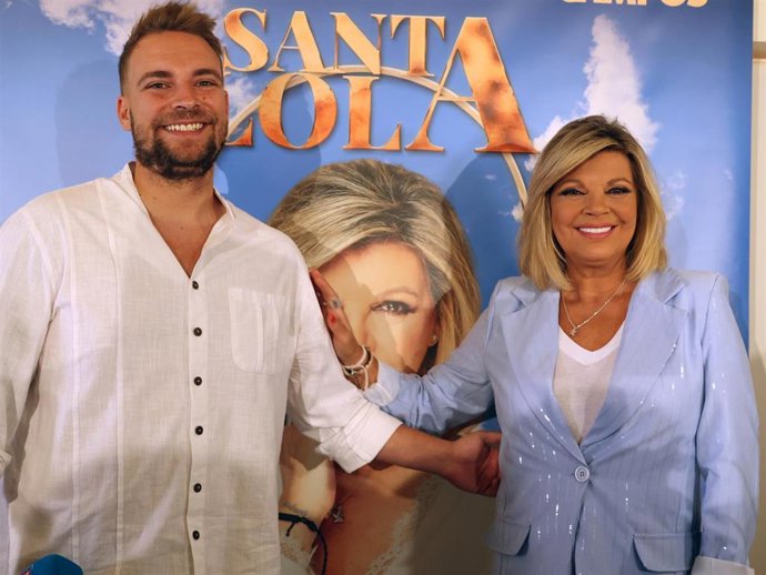 José María Almoguera y Terelu Campos durante la presentación de la obra de teatro 'Santa Lola'  en Móstoles